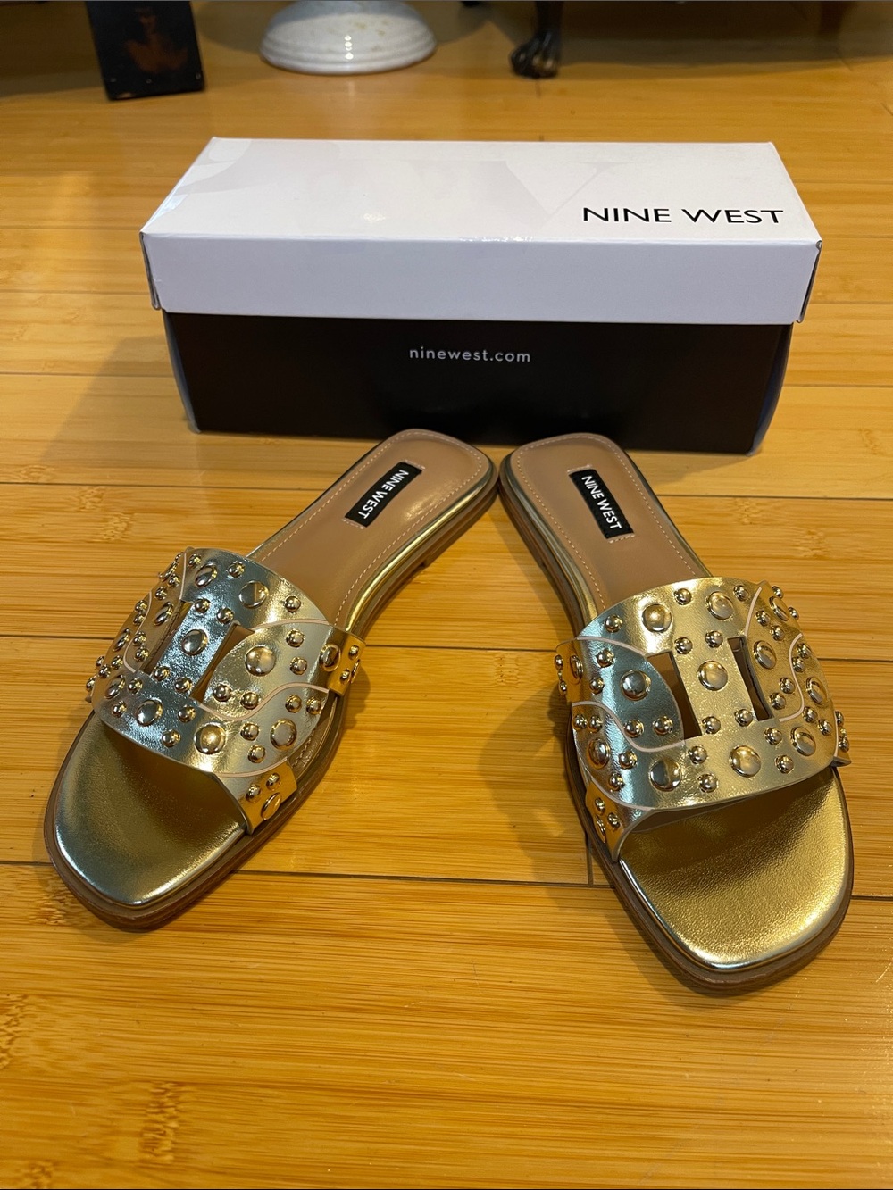 NWT Women Nine West Gomaz3 Metallic Gold Studded Slide Mules Flat Sandals 7.5M